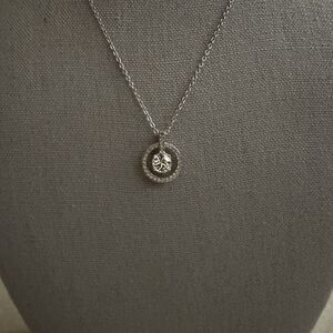 Swarovski floating crystal pendant necklace with surrounding crystal circle NWOT